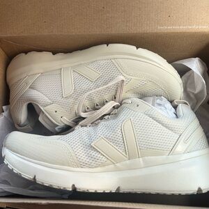 Brand New Veja Running Shoes - Size 40 / Women’s 9
